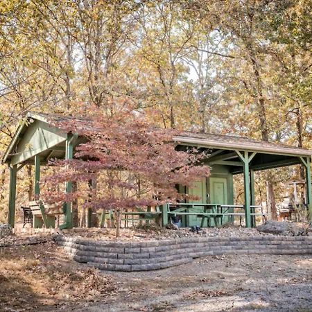 Resort Home On Half A Wooded Acres Sleeps Up To 14 Firepit For Smores Hot Springs Bagian luar foto